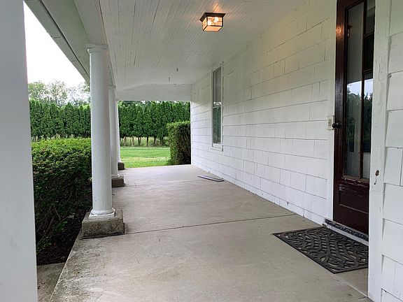 2nd image of 590 Reynoldsburg New Albany Rd