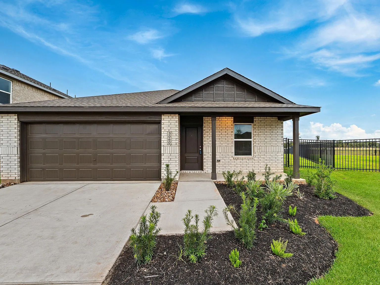 4 bed, 2.0 bath, 1707 sqft, $2,100 — Photo 2
