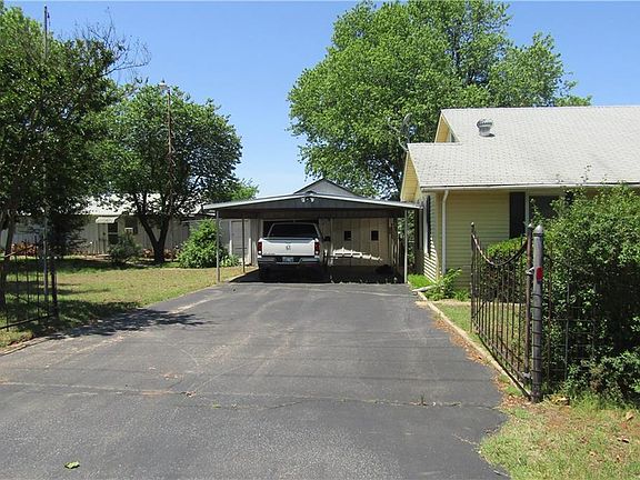 2nd image of 611 N C St