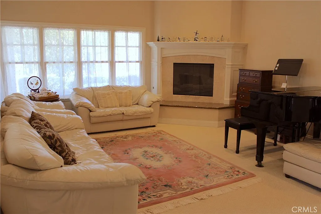 4 bed, 3.5 bath, 3278 sqft, $7,000 — Photo 2