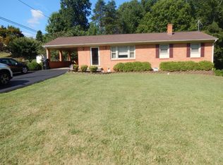 628 Landfair Dr, Vinton, VA