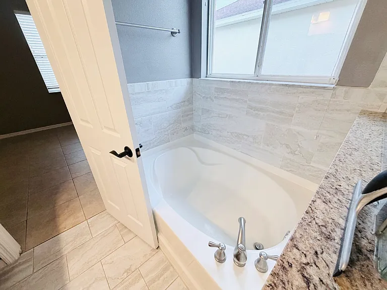 3227 Ogden Dr — Photo 12