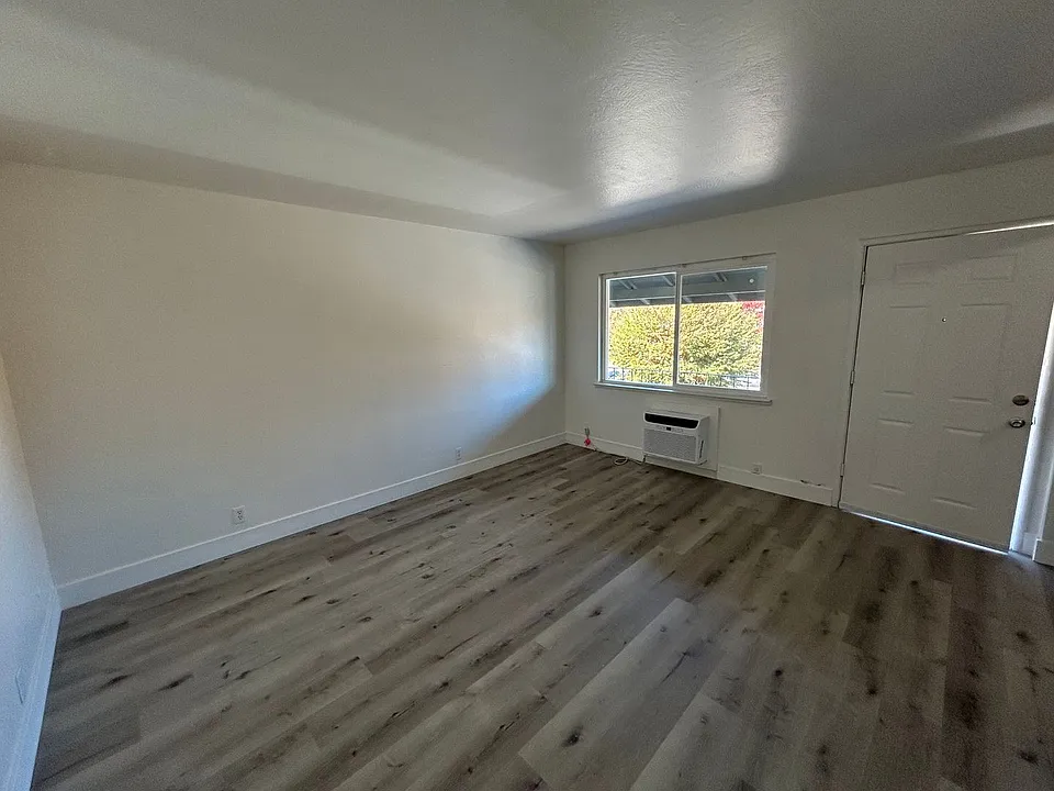 Building Photo 5