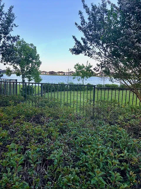 3 bed, 1630 sqft, $2,400 — Photo 4