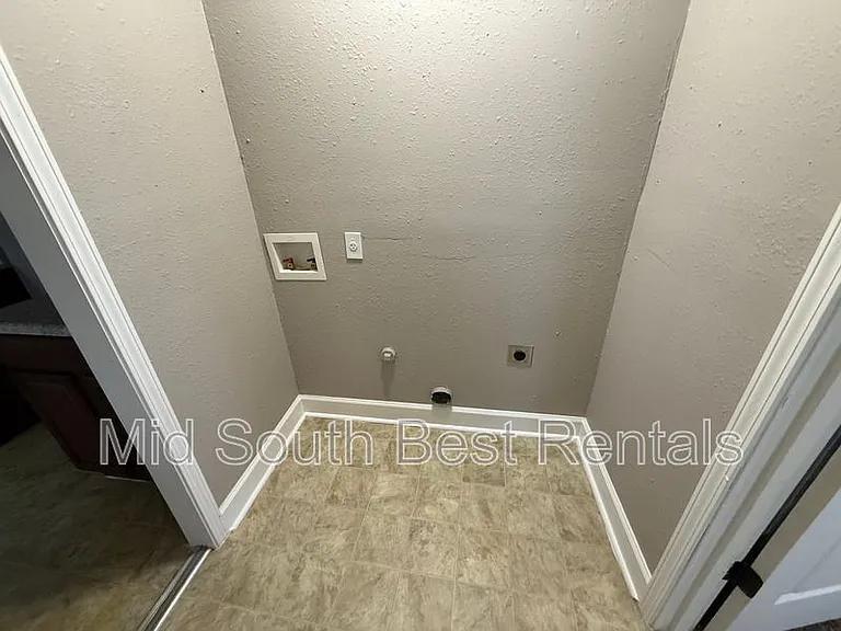 1385 Chadwick Cir — Photo 7