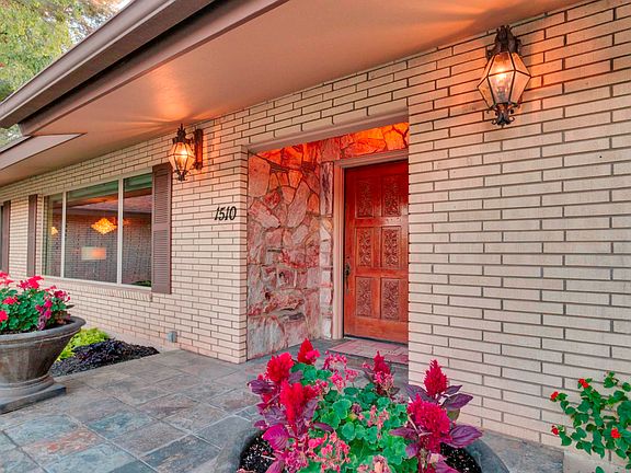 1510 n bel air drive-78