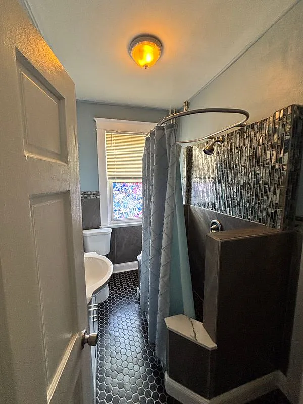 1 bed, 1.0 bath, 2106 sqft, $1,250 — Photo 3