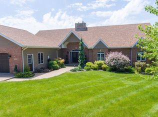 2849 Small Ct, Camanche, IA 52730