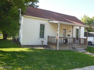 515 E 3rd St, Flora, IL 62839