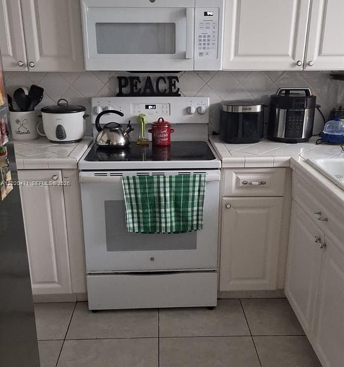 1st image of 655 W 68th St APT 4