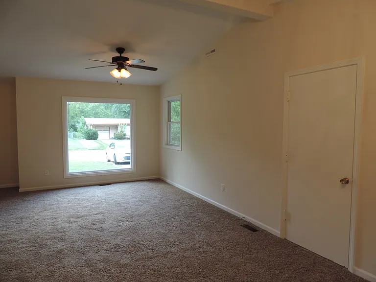 804 E Clark St — Photo 4