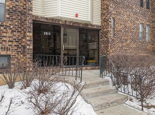 2013 Country Club Dr APT 22, Woodridge, IL 60517