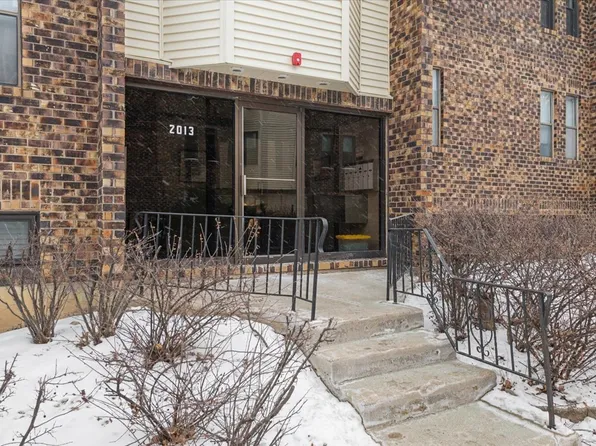 2013 Country Club Dr APT 22, Woodridge, IL 60517