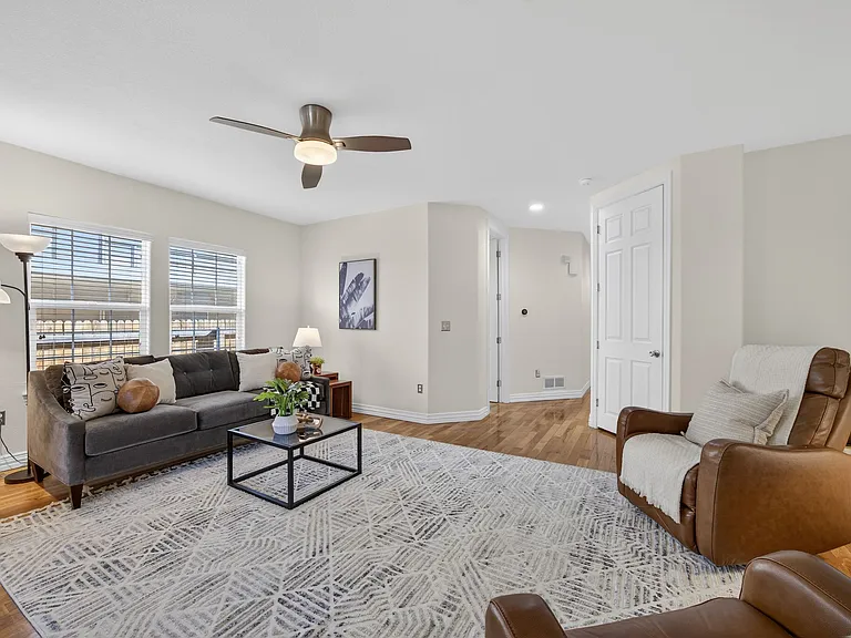 2933 Lawrence St — Photo 4