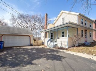 11 N Washington St, Carpentersville, IL 60110