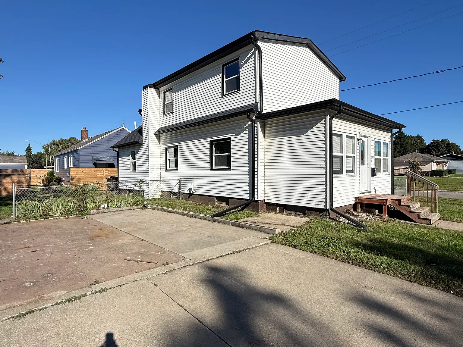 3 bed, 1396 sqft, $1,700 — Photo 1