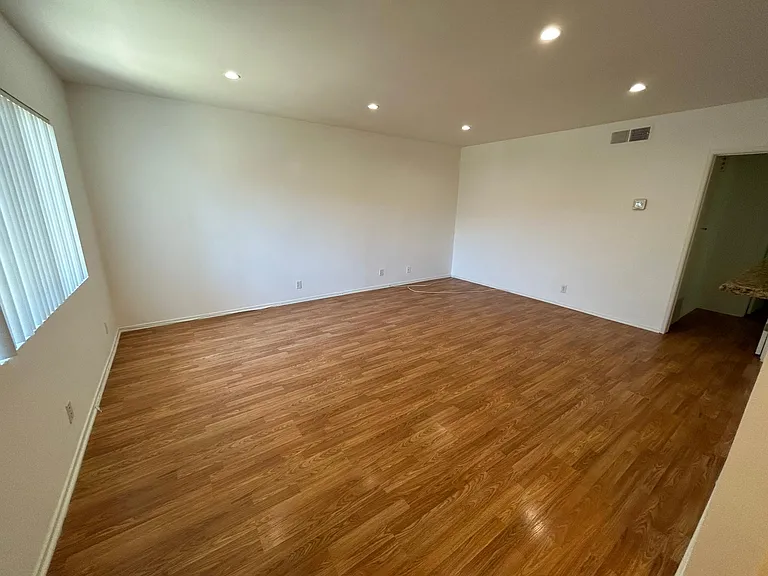 10722 Missouri Ave #6 — Photo 3