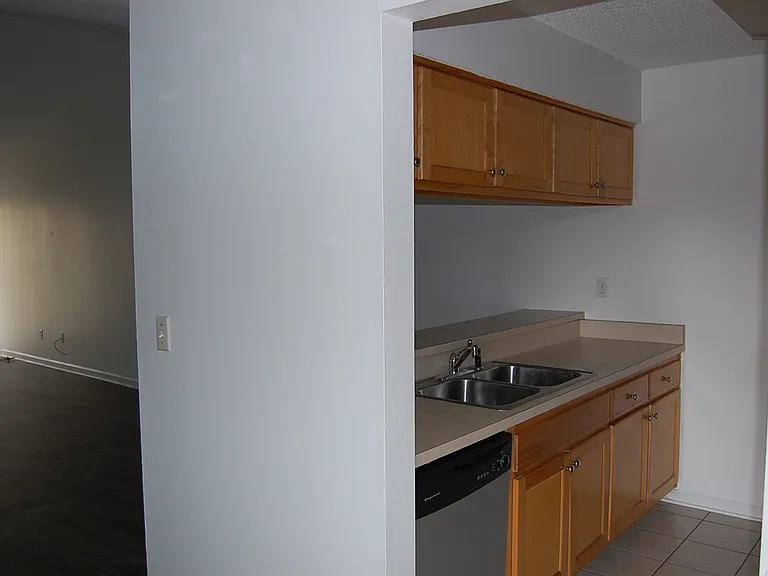 2400B Barcelona Ct — Photo 5