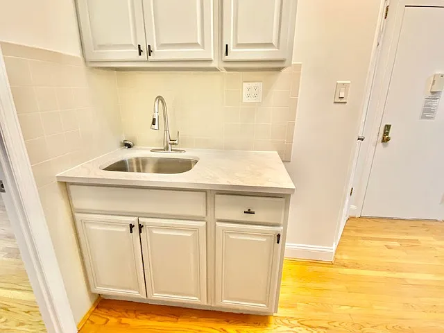 306 E 11th St #4C — Photo 8