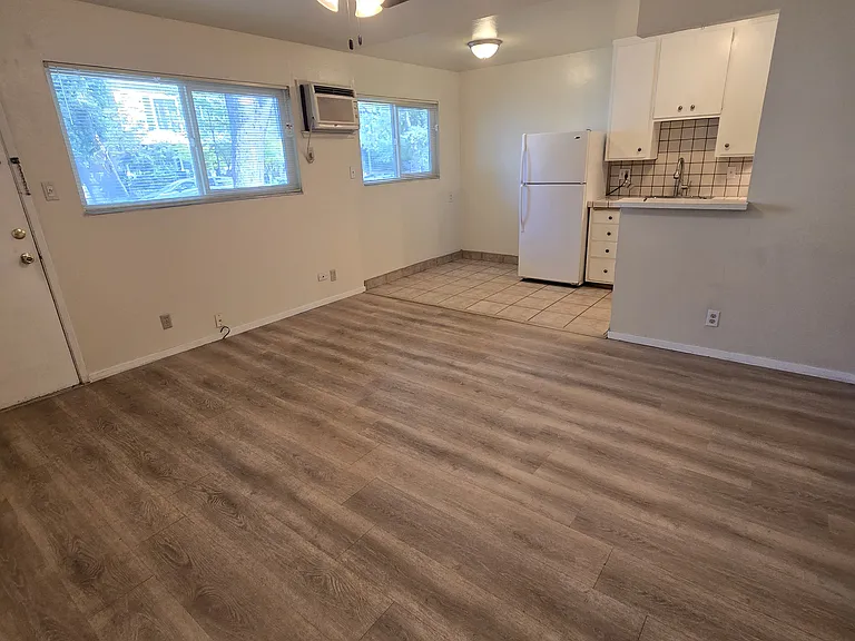 2301 I St #4 — Photo 8