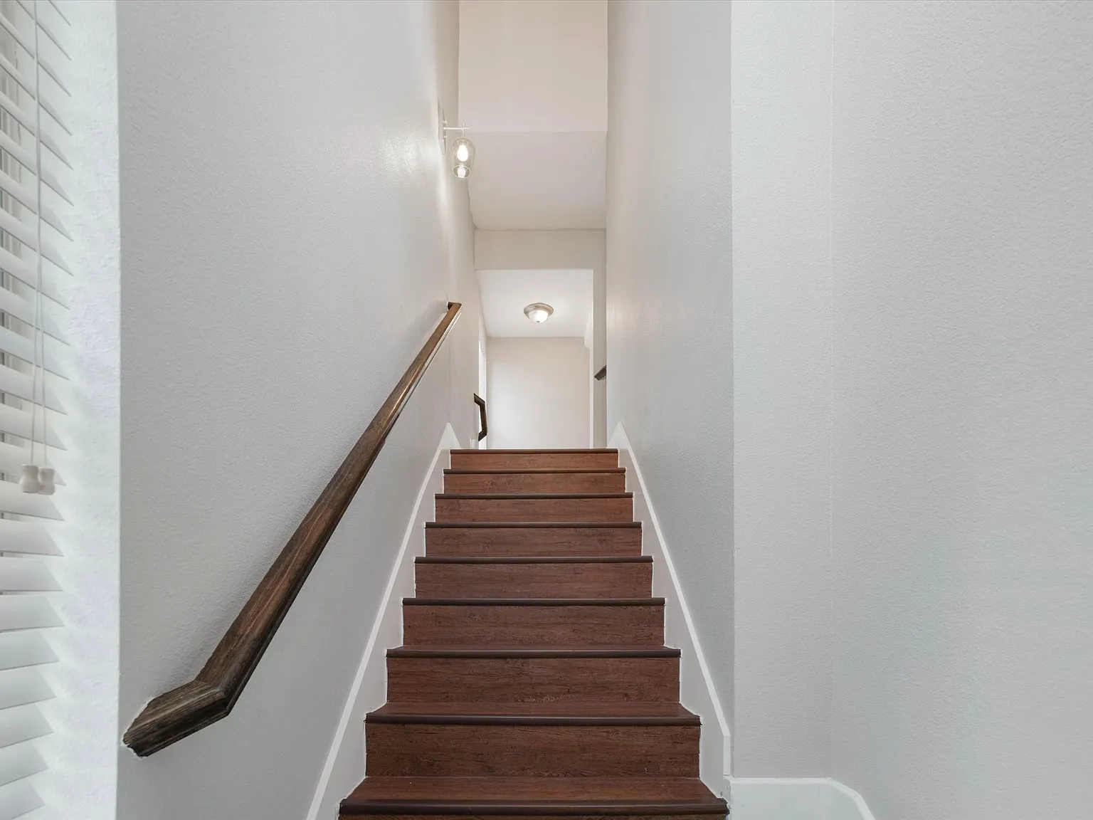 3 bed, 2241 sqft, $2,850 — Photo 2