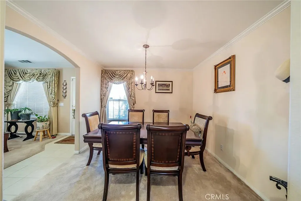 4 bed, 1995 sqft, $2,642 — Photo 2