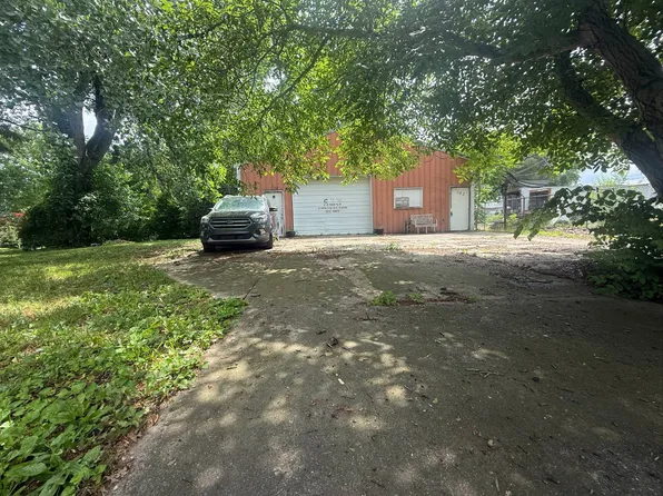 4102 Sandhill Rd, Springfield, IL 62702