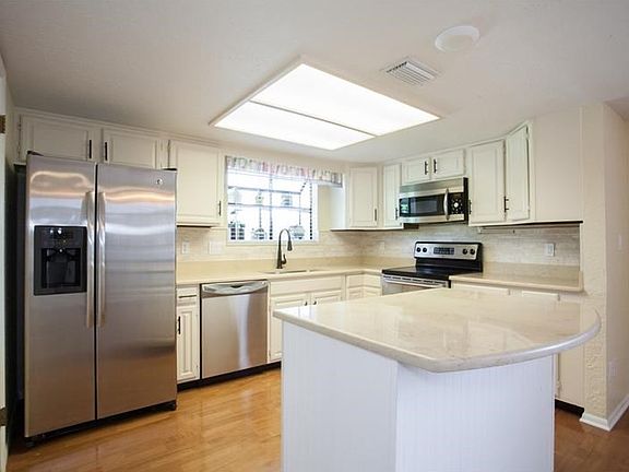 5th image of 4136 Beach Dr SE