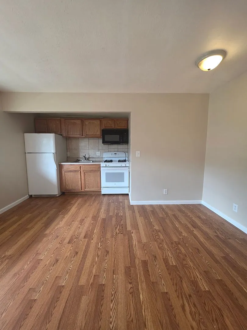 616 N 46th Street Apartments — Photo 2