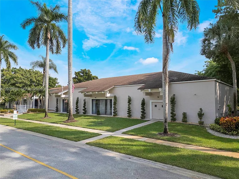 14623 Bonaire Blvd #405 — Photo 32