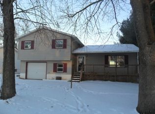 412 Ford St, Grandview, IA 52752