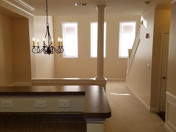 3rd image of 142 Marketplace Ave