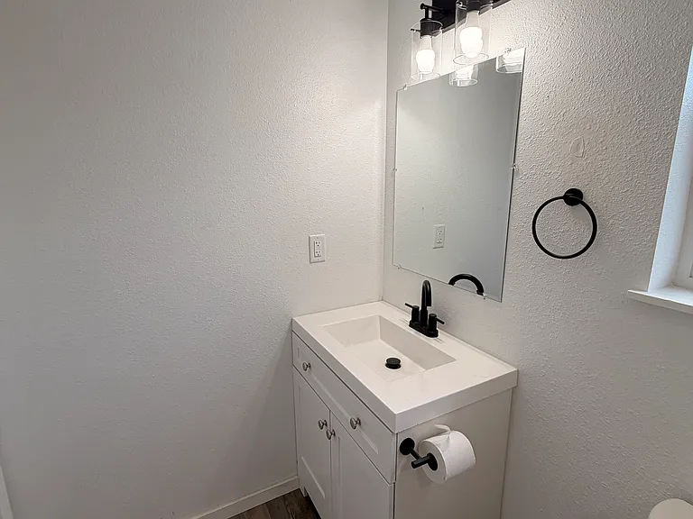 2890 Silverton Rd NE — Photo 8