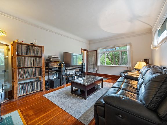 4th image of 1105 Hamilton St