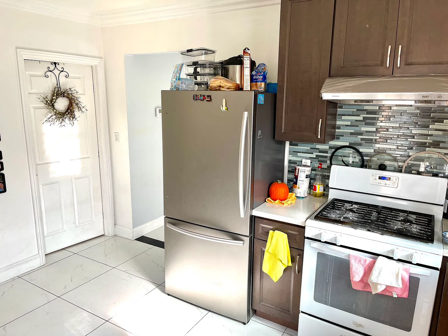 1255 S Eastman Ave — Photo 2