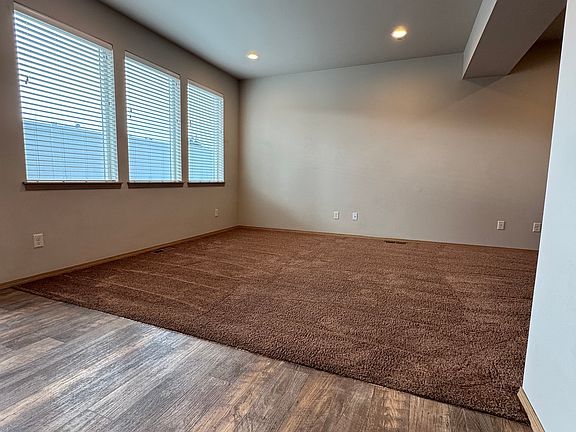 3rd image of 3109 Swan Ave #B