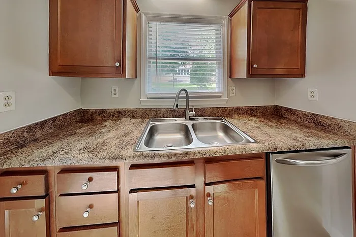 2215 Medlin Ct — Photo 6