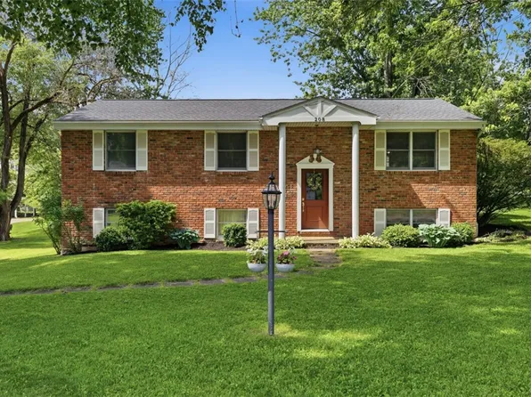208 Parkwood Cir, Canonsburg, PA 15317