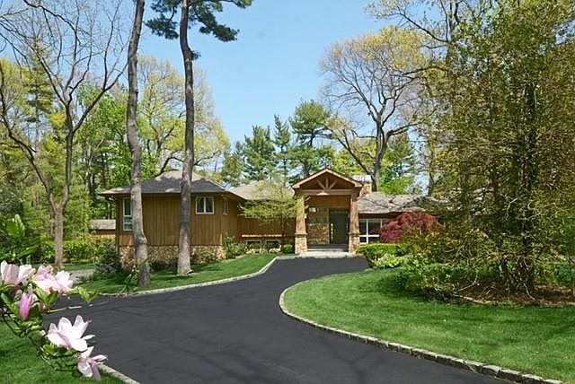 1st image of 3 Applegreen Dr
