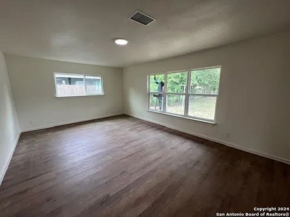 4th image of 3735 La Sabre Dr