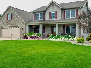 1052 S Stoneridge Dr, Plainwell, MI 49080