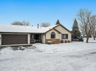 586 Donegal Cir, Shoreview, MN 55126