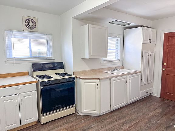 5th image of 703 Spencer St NE #1