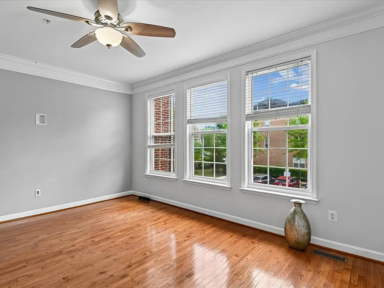 441 Penwood Dr — Photo 30