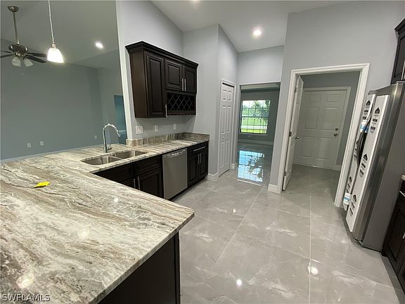4th image of 105 Unice Ave N