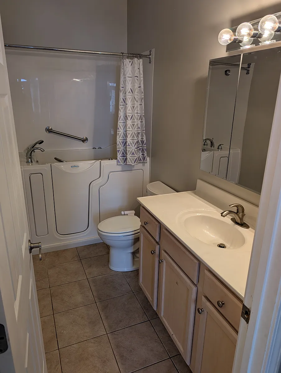 Building Photo - 1022 Villa Ct