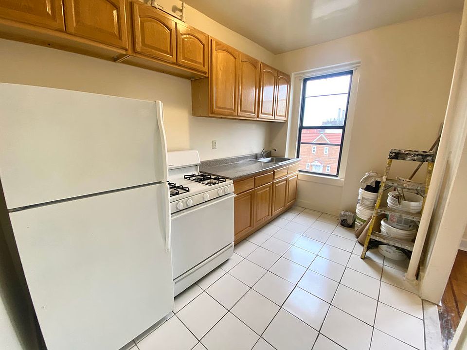 1st image of 19-06 Ditmars Blvd #3A