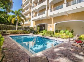 20 Calabria Ave