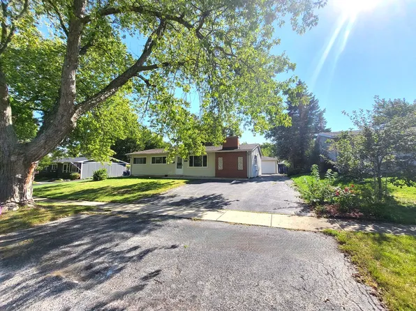18455 W Meadow Ln, Gurnee, IL 60031