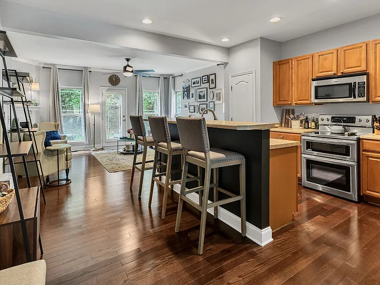 1077 Woodbury Falls Dr — Photo 8